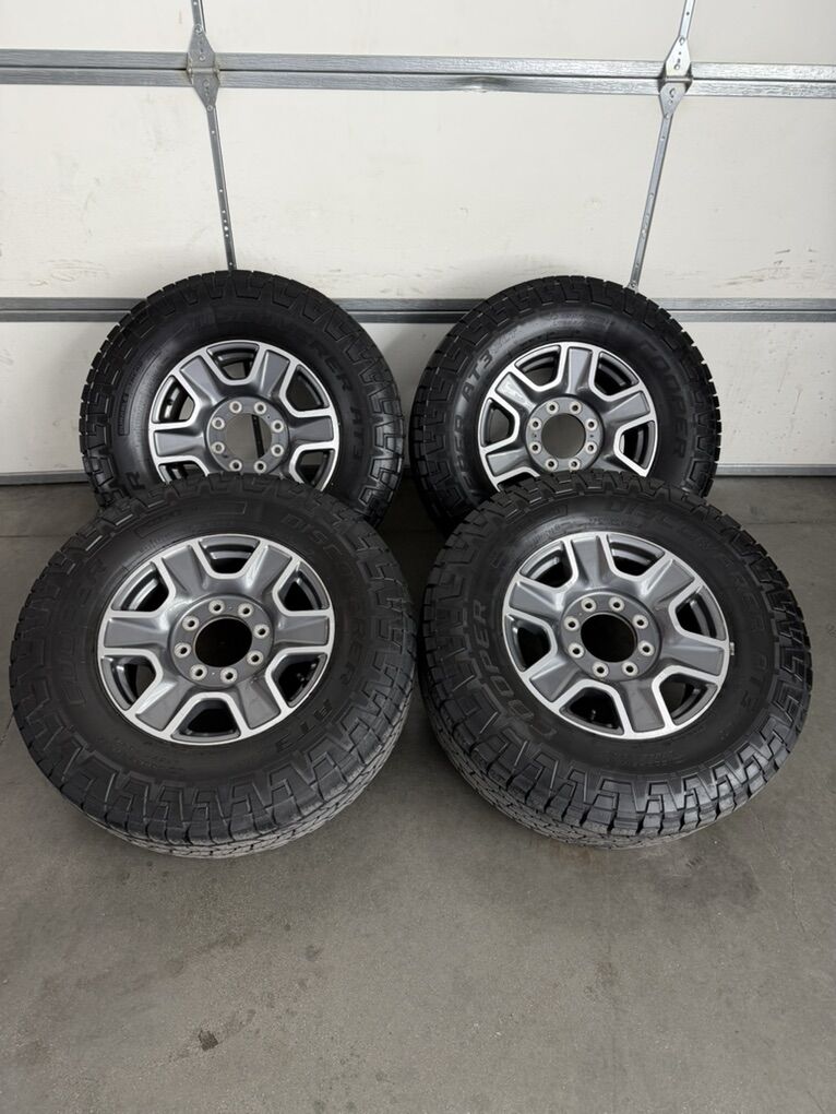 LIKE NEW 2024 Ford F350 OWM 18in Wheels/ 275/70/18