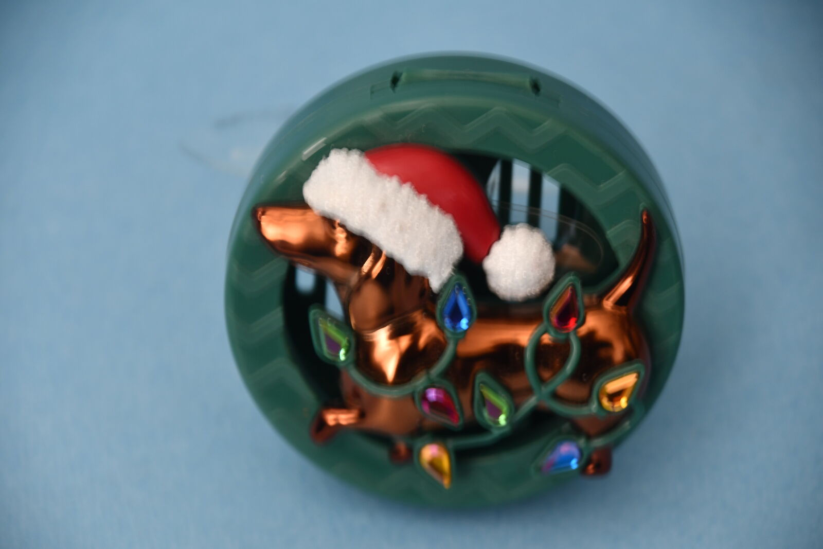 NWT BATH & BODY WORKS " DACHSHUND with SANTA HAT" CAR AIR FRESHENER ~ VENT or VISOR CLIP