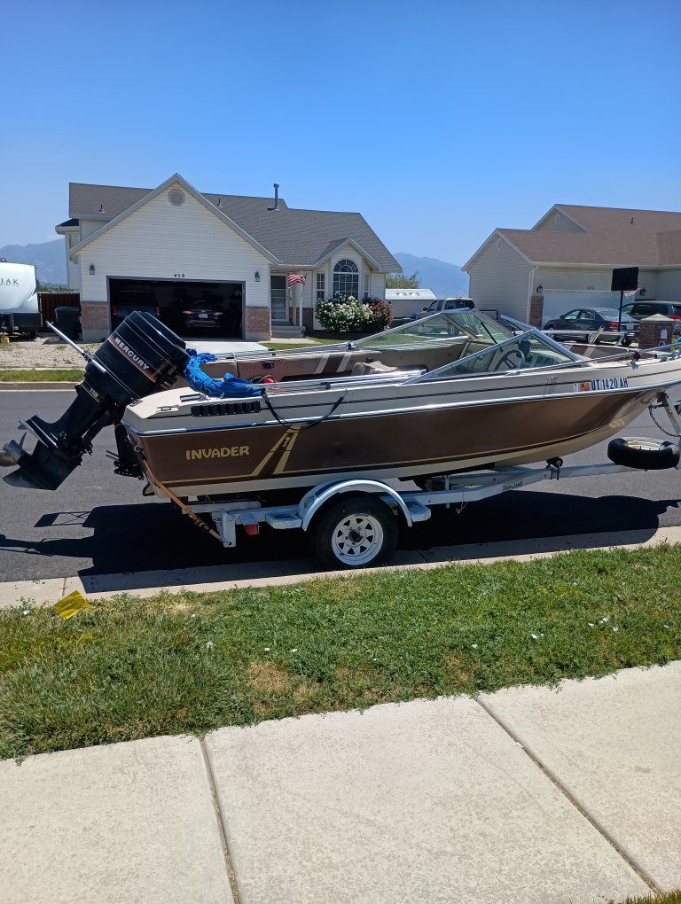 Invader 195 Boat w/ Mercury 115 HP Outboard Motor & Trailer - Ready for the Water