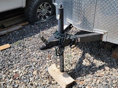 Single-Axle White Enclosed Cargo Utility Trailer with Diamond Plate Trim 5 x 8