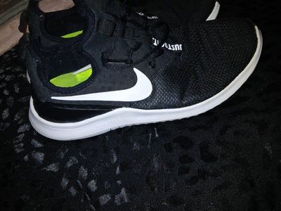 Women's Nike Free RN Black & White Running Shoes - Size 9