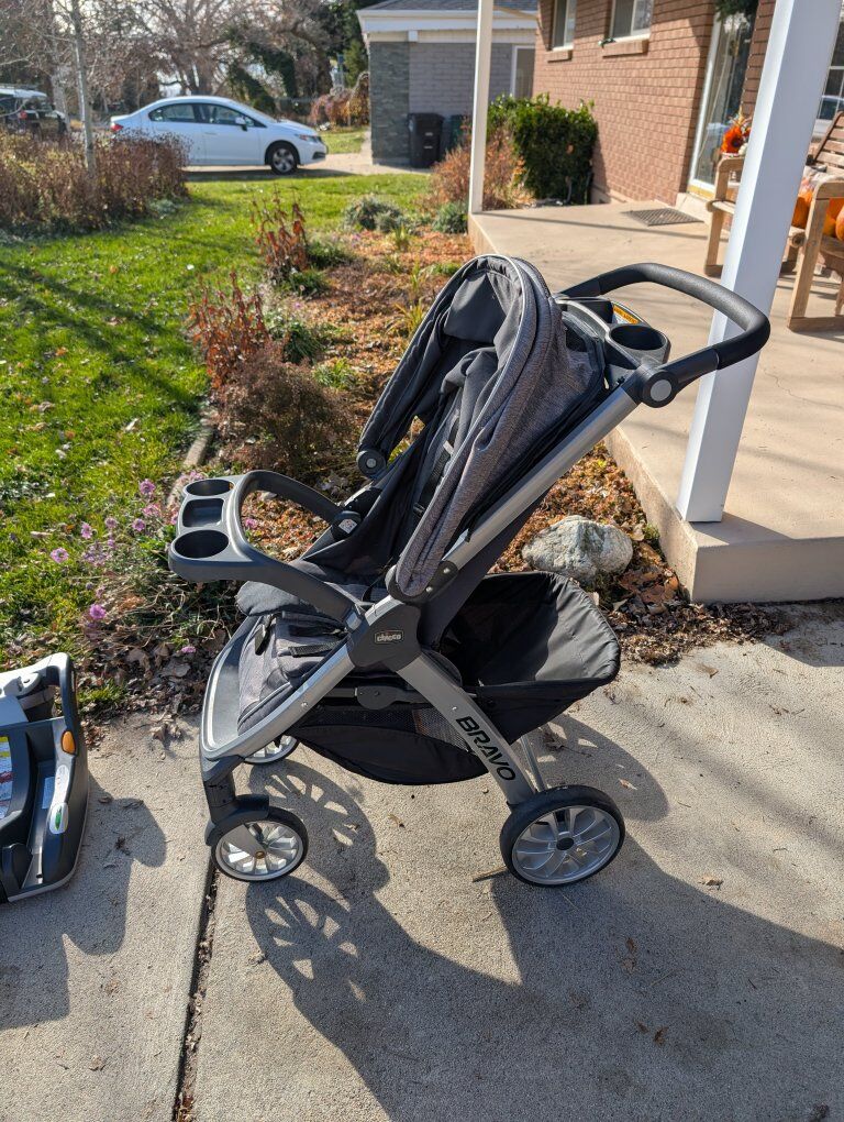 Chicco Bravo Folding Stroller and Car Seat Bases