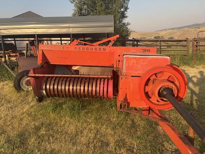 Massey Ferguson 124 Baler