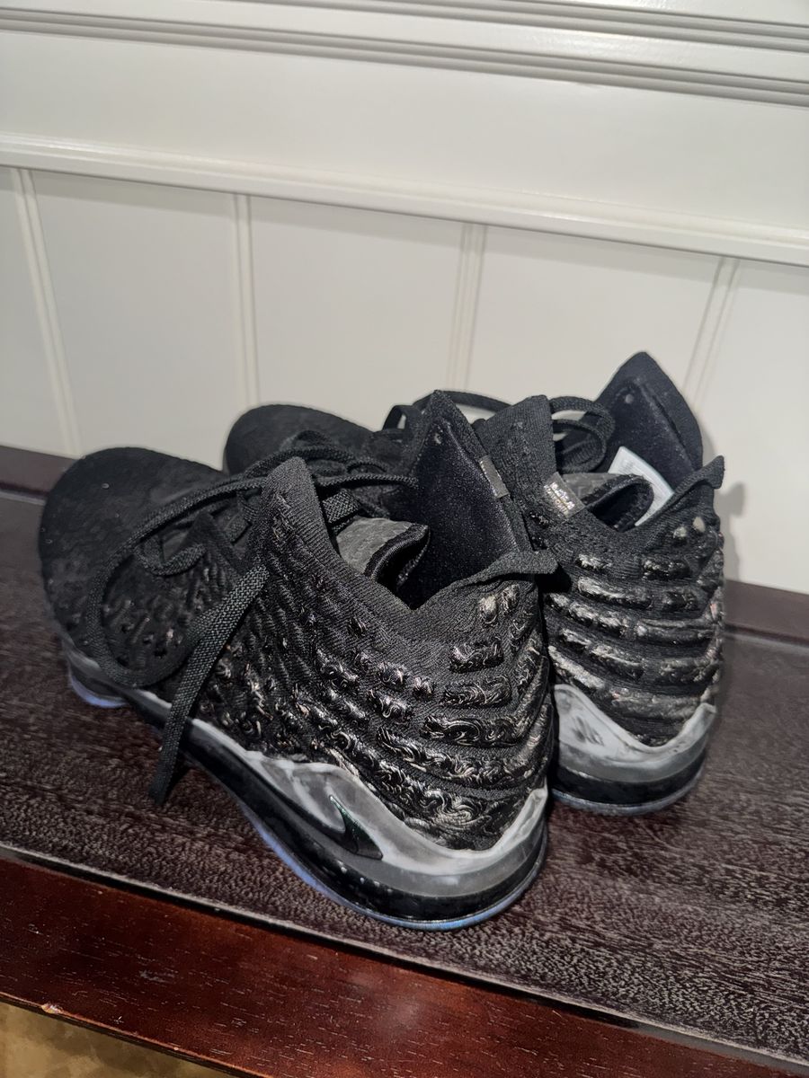 Nike LeBron 15 Black Basketball Shoes - Men's Size 16