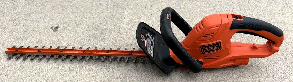 22" Black + Decker electric Hedge Trimmer
