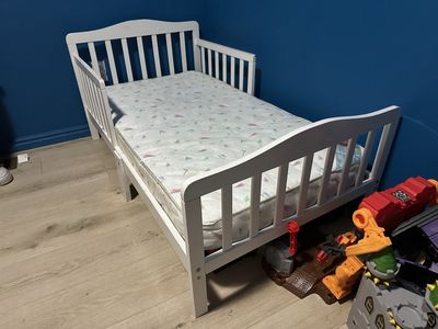 Toddler bed