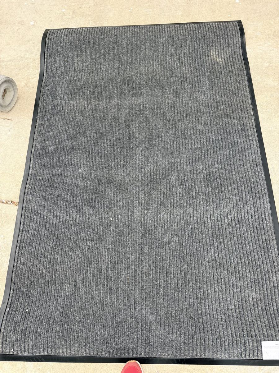 New. Commercial Grade 4x6 Area Rug