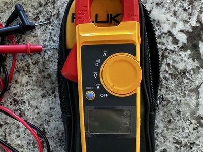 Fluke 323 Like New.