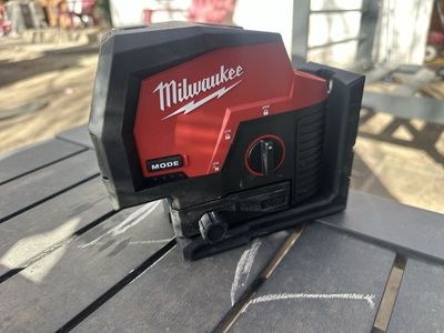 Milwaukee Laser