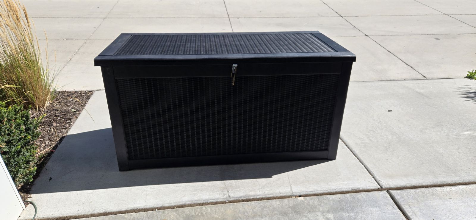 Large Black Outdoor Storage Deck Box - Wicker Pattern Plastic new fully assembled 