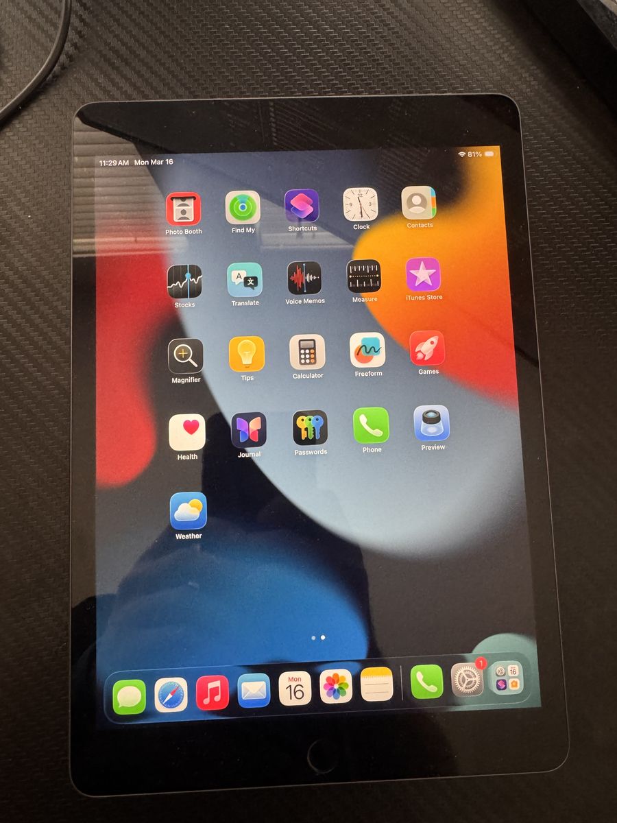 Ipad (9th generation) 256 GB Like New