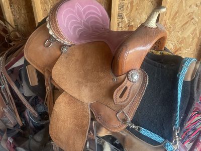 Barrel saddle and tack set