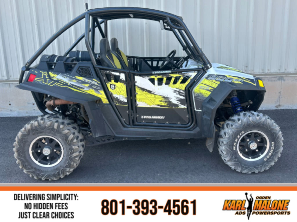 2013 Polaris® RZR XP™ 900 EPS White Lightning/Evasive Green LE