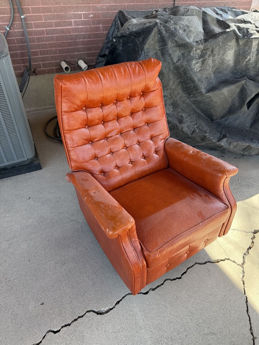 Retro Recliner