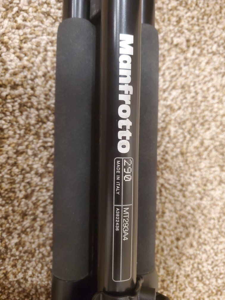 Manfrotto 290 Series MT293A4 Tripod with 3-Way Pan/Tilt Head