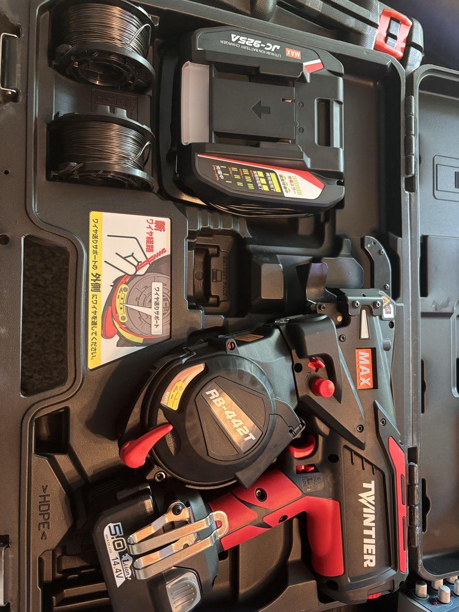 MAX TwinTier RB-442T Rebar Tying Tool Kit with Charger, Battery, and Wire - new Condition