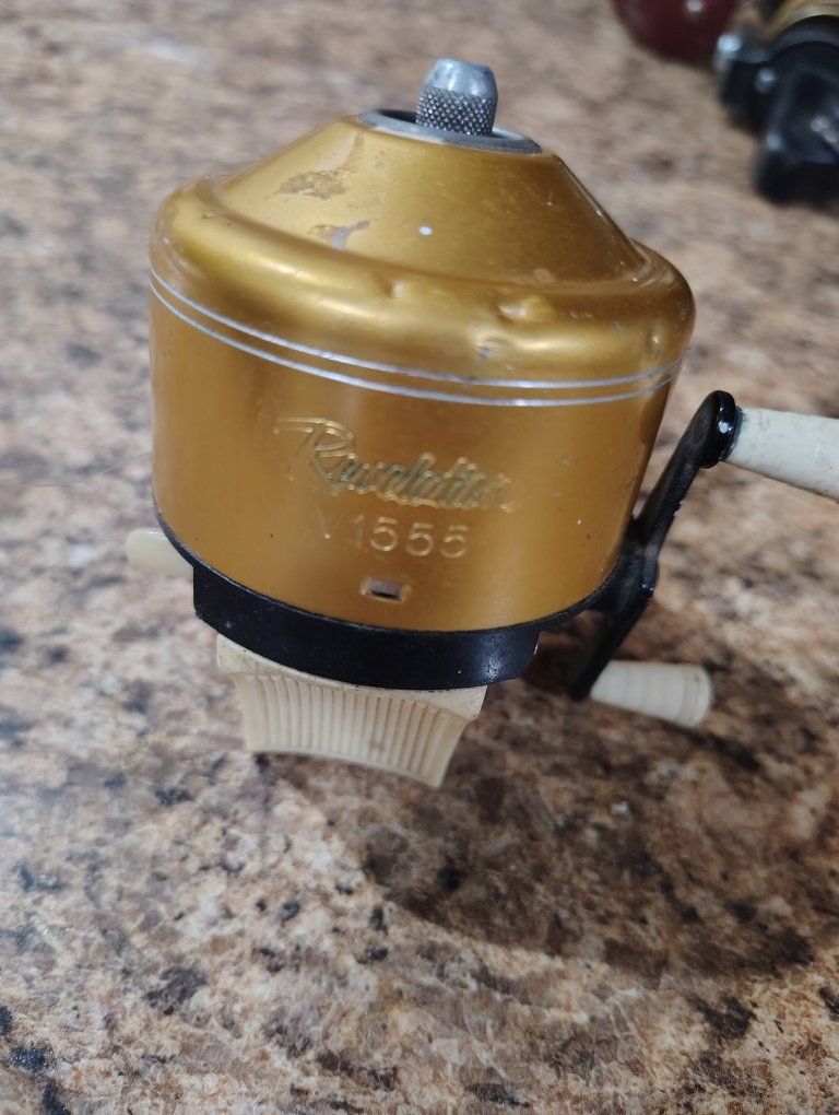 Vintage Revelation V 1555 Spincast Fishing Reel - Gold & Cream, Made in USA