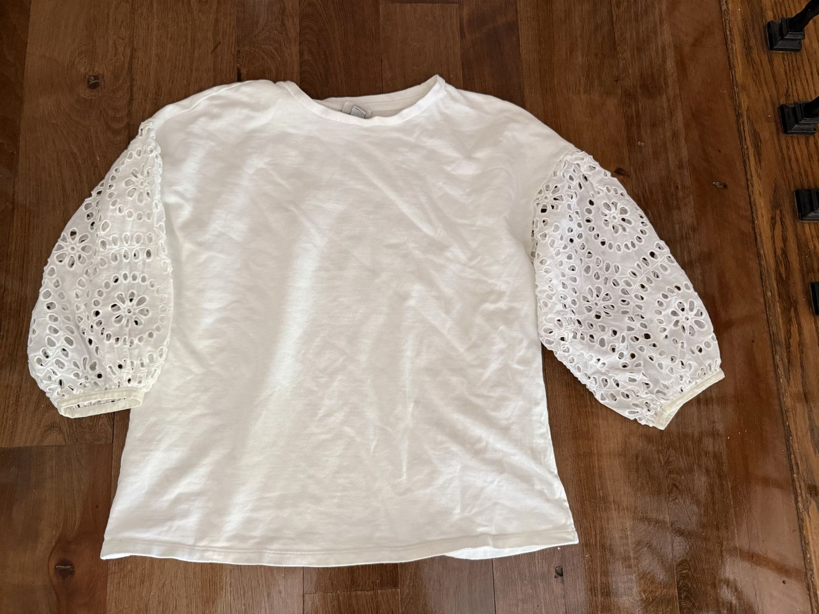 A new day brand white pull over eyelet lace sleeves size M