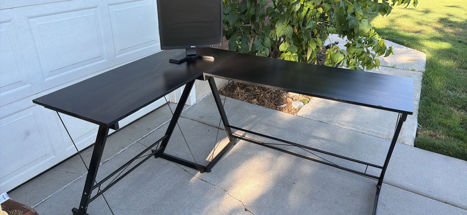 Corner desk