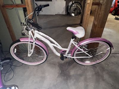 Schwinn beach cruiser bike