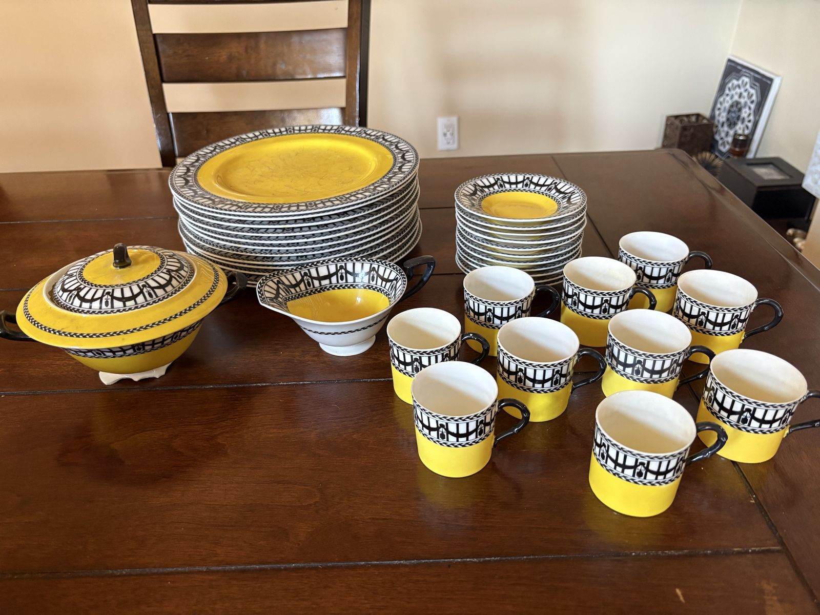 Art Deco 1920s Demitasse Cups & Saucers Set