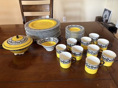 Art Deco 1920s Demitasse Cups & Saucers Set