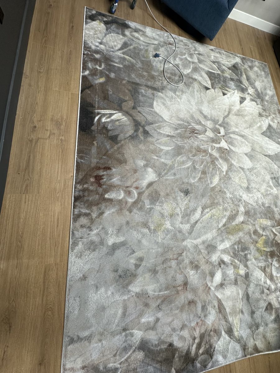 Floral Area Rug - Grey & White Botanical Print, 5x7 feet, Excellent Condition