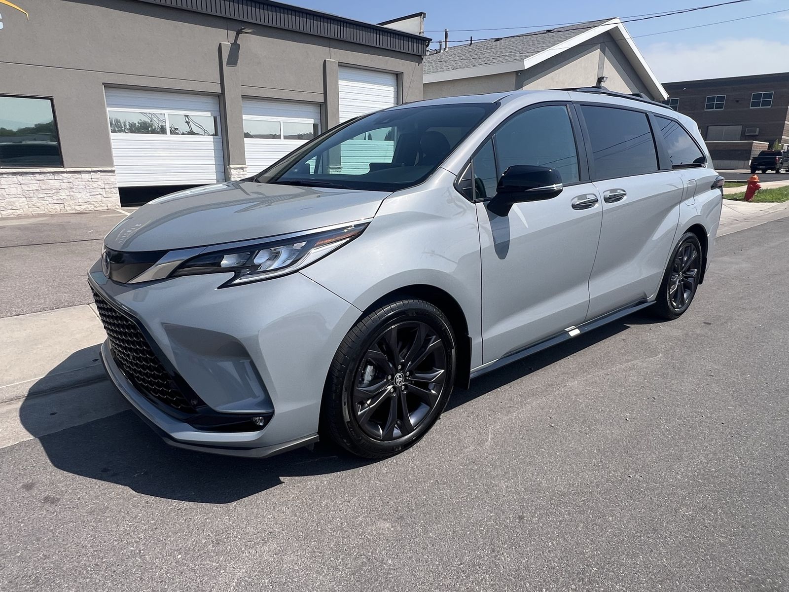 2025 Toyota Sienna XSE 7-Passenger — rebuilt & branded title, 17% below market