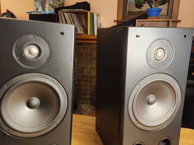 Polk Audio speakers RT7, 150 watts, powerful and clean sounding, Nice cases and covers.
