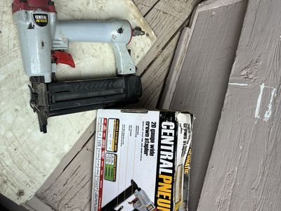 Central Pneumatic 20 Gauge Wide Crown Stapler with Original Box