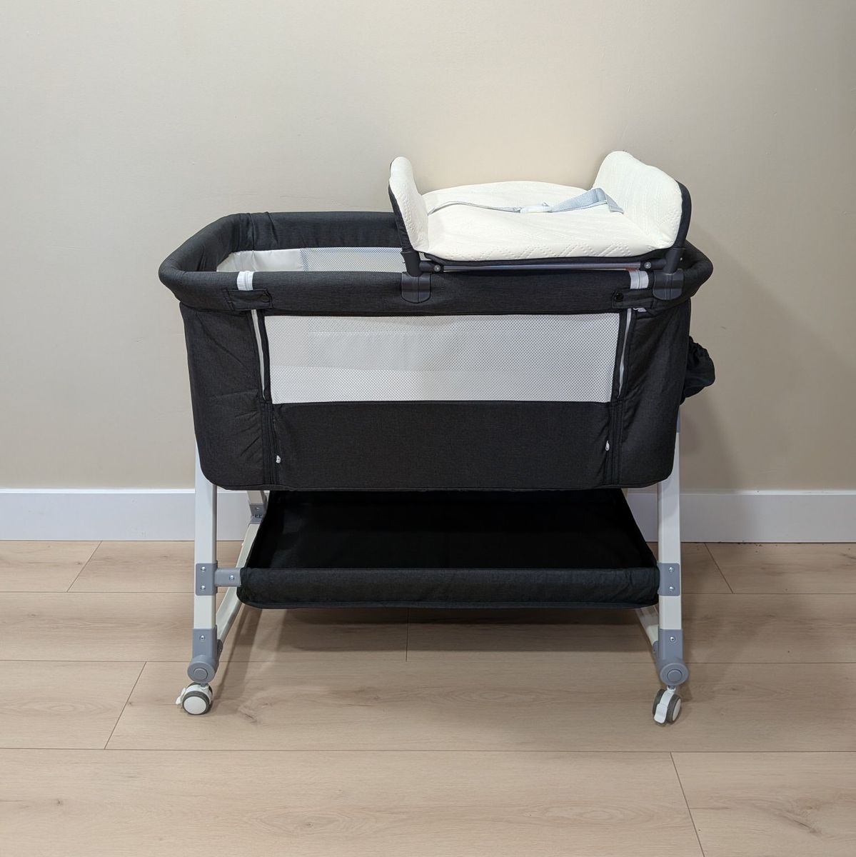 Rocking Bedside Bassinet w/ Net & Changing Table