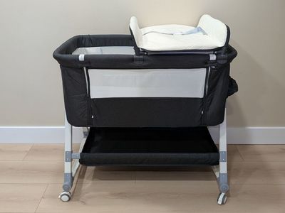 Rocking Bedside Bassinet w/ Net & Changing Table