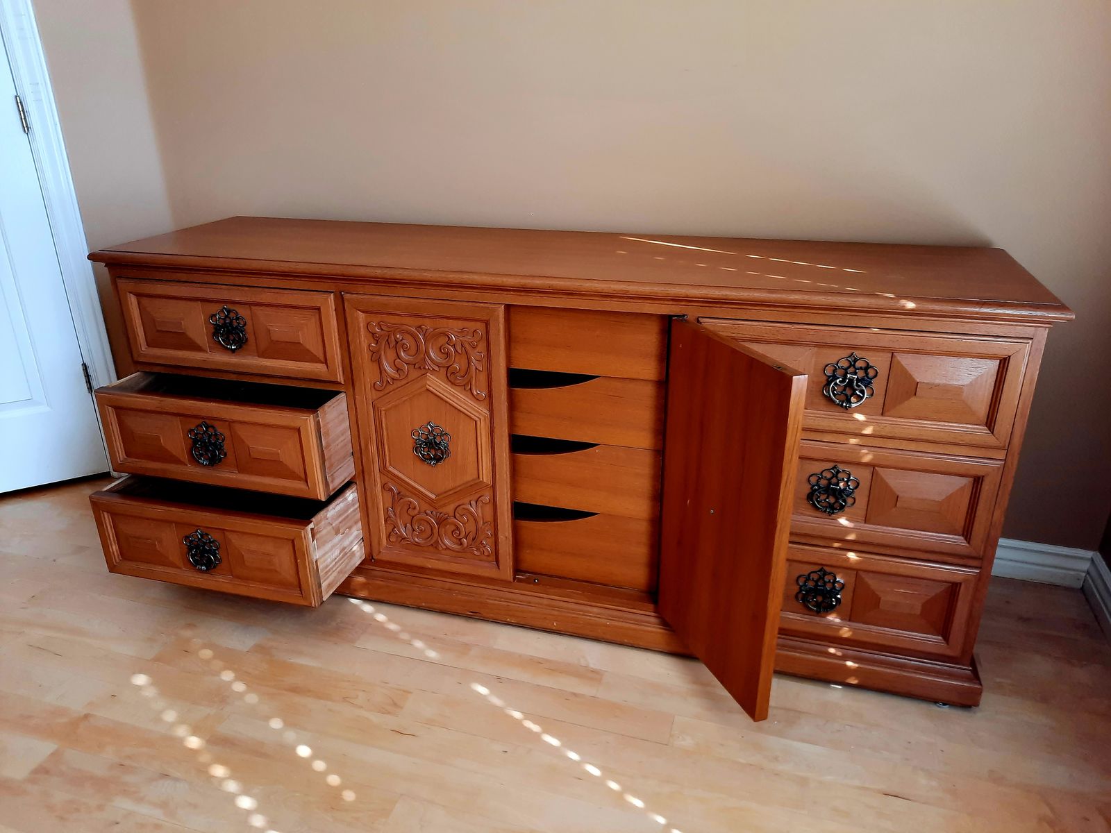 Vintage Teak Bedroom Set – Dresser + 2 Matching Nightstands