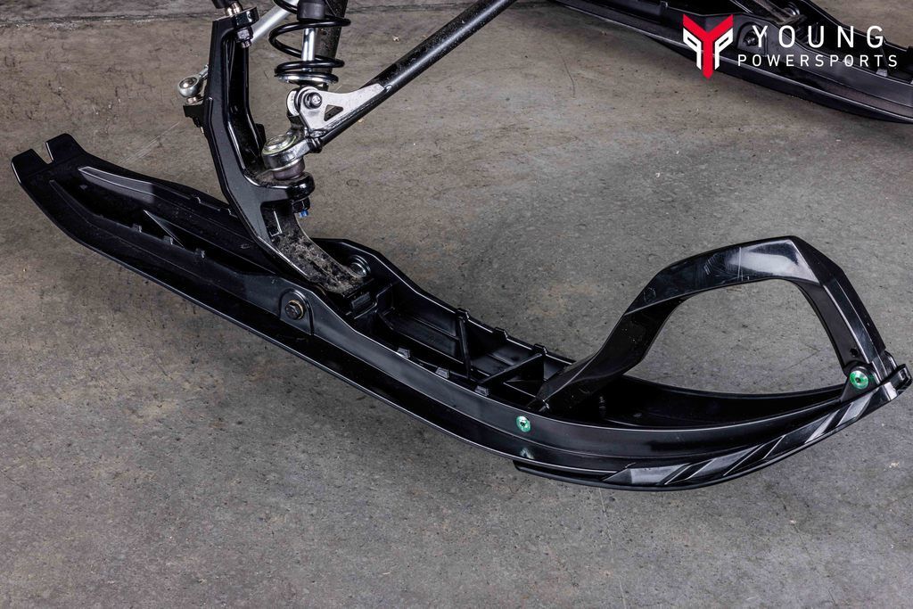 2026 Ski-Doo Summit® Adrenaline® with Edge Package 850 E-TEC 154 H_Alt Powder 3.0_Black