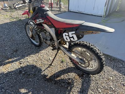 2002 Honda CRF 450 Dirt Bike with Custom Metal Mulisha Graphics