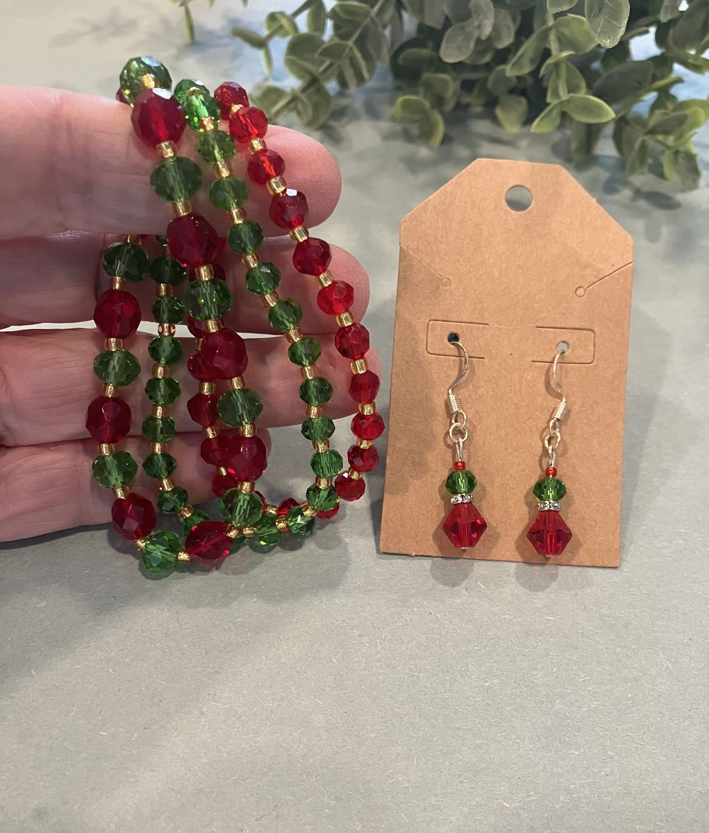 Three Red Green & Gold Beaded Bracelets & Matching Drop Style Earrings