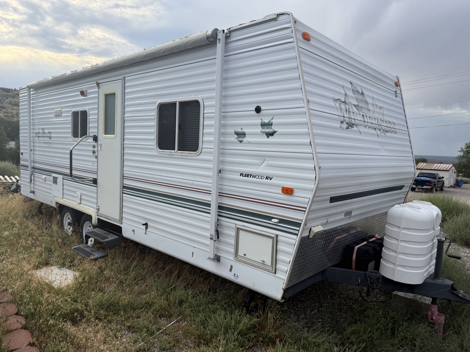 25’ Wilderness 25X Camp Trailer with Generator