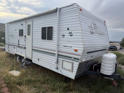 25’ Wilderness 25X Camp Trailer with Generator