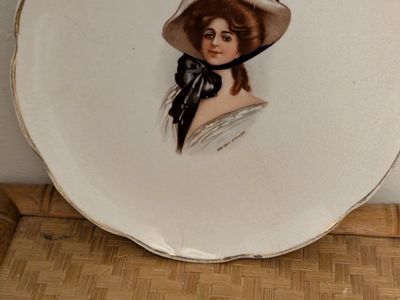 antique Gibson Girl style portrait plate to