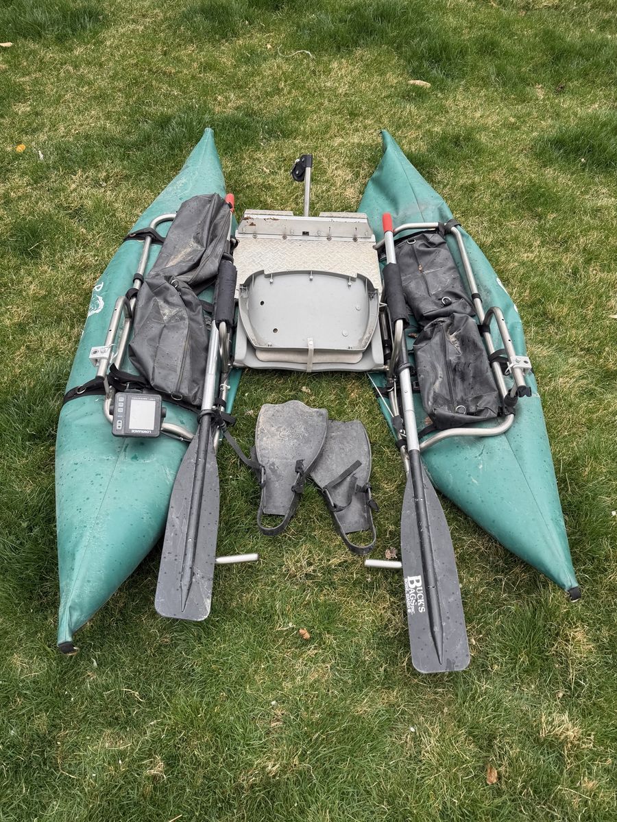 Bucks BRONCO model pontoon Float Boat