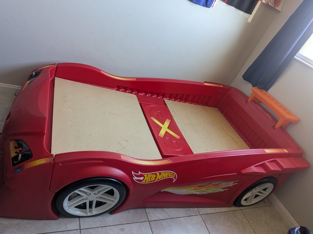 convertible toddler/twin hot wheels car bed