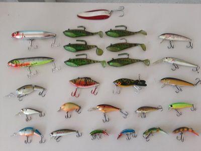 25 FISHING LURES