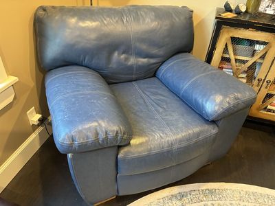 Free oversized leather chair n ottoman