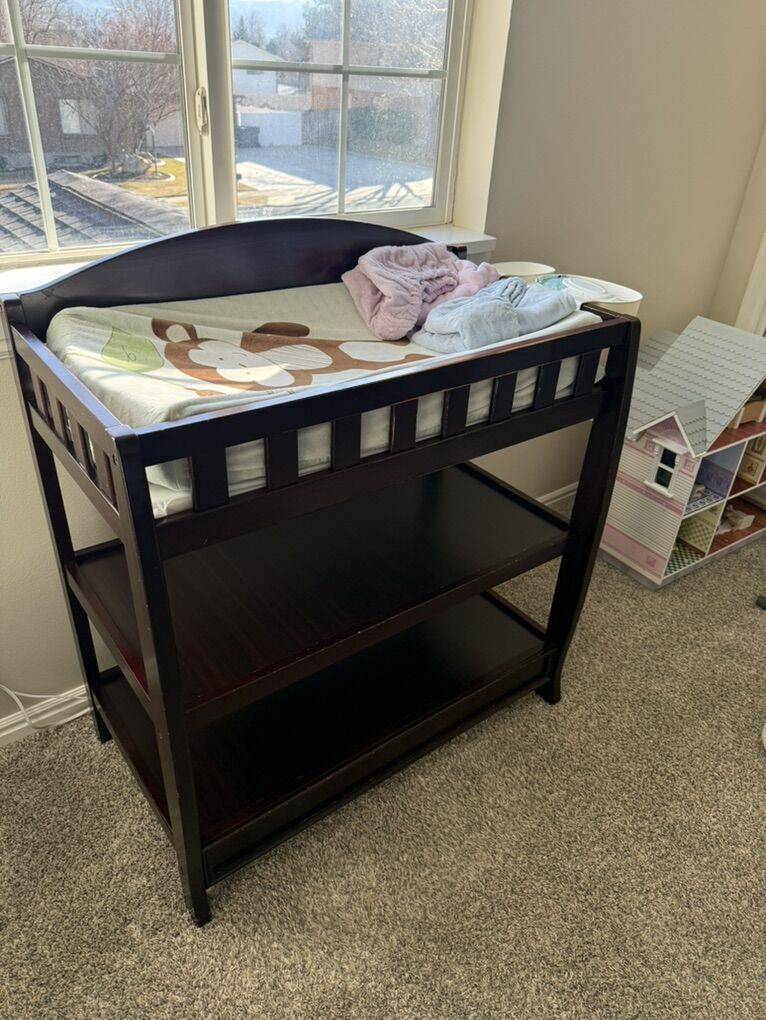 Delta Baby Diaper Changing Table with Pad & Covers