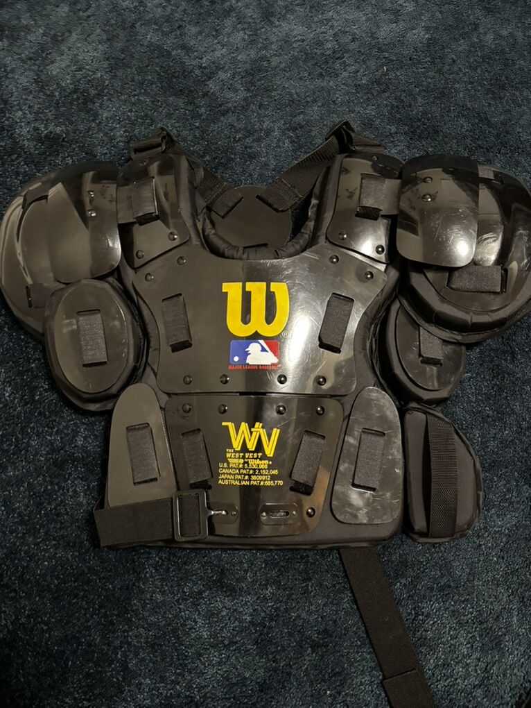 Umpire Gear Set (Great Condition)