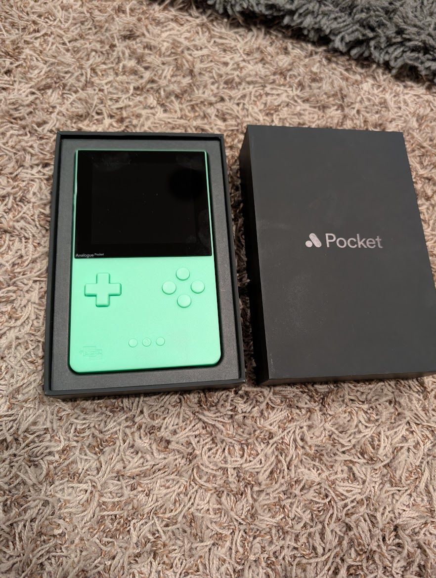 Analogue Pocket rare Glow in the Dark edition