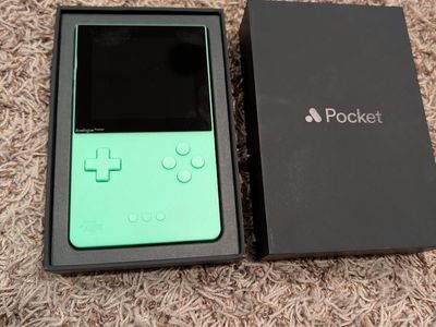 Analogue Pocket rare Glow in the Dark edition