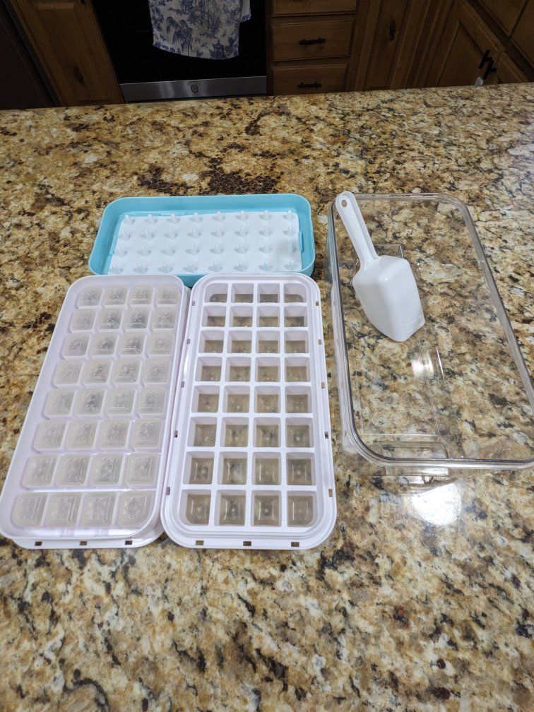 Ice cube trays with bin, lid and scoop