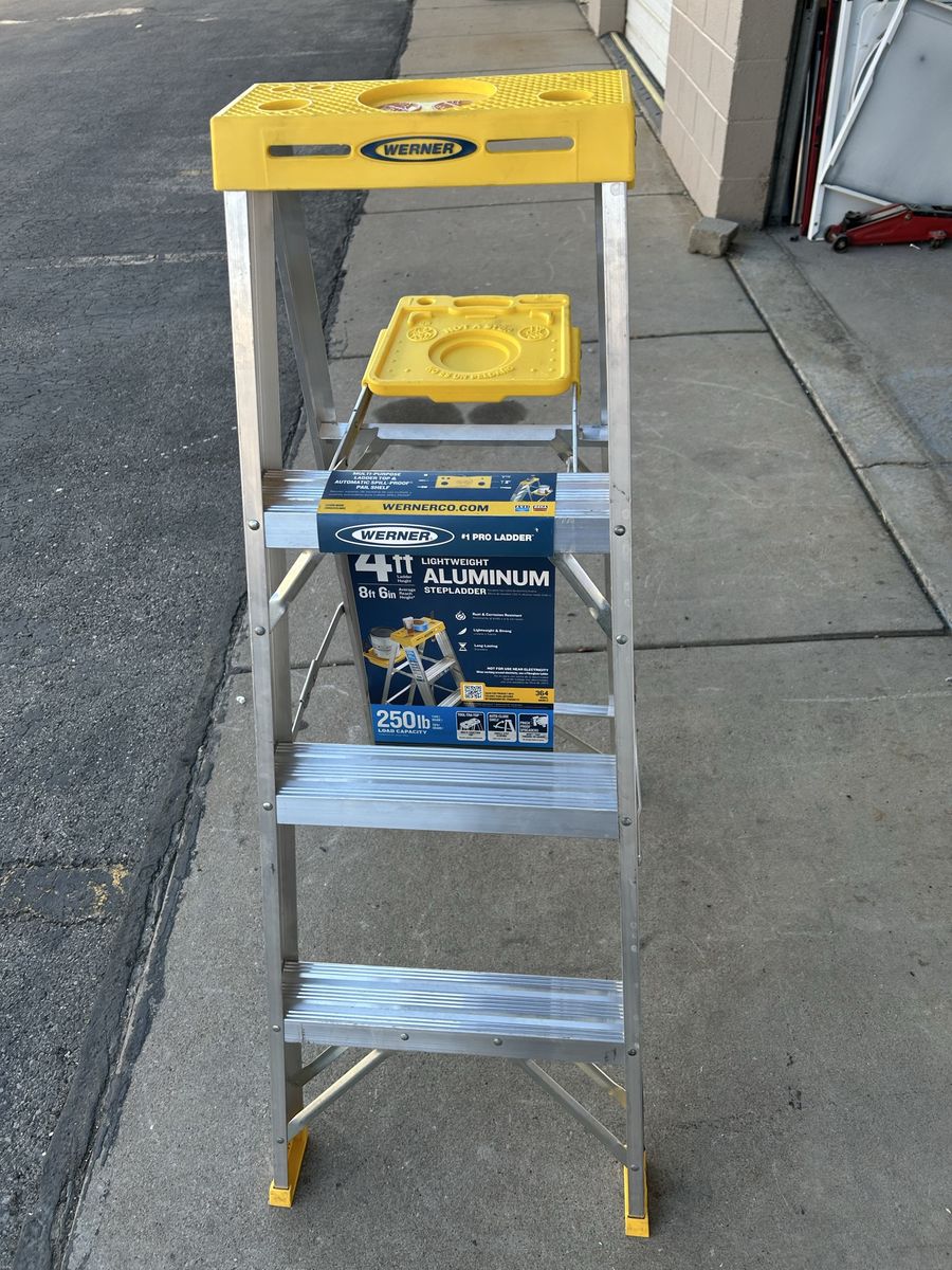 Brand new 4 ft ladder