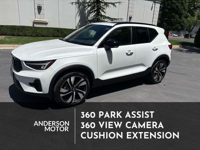 2025 Volvo XC40 B5 Plus Dark Theme